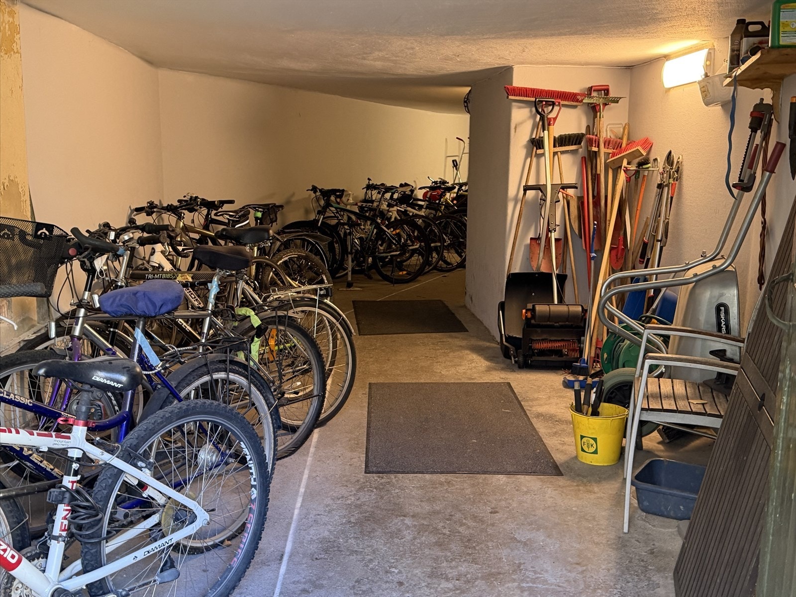 Sykkelparkering i portrommet Galleribilde