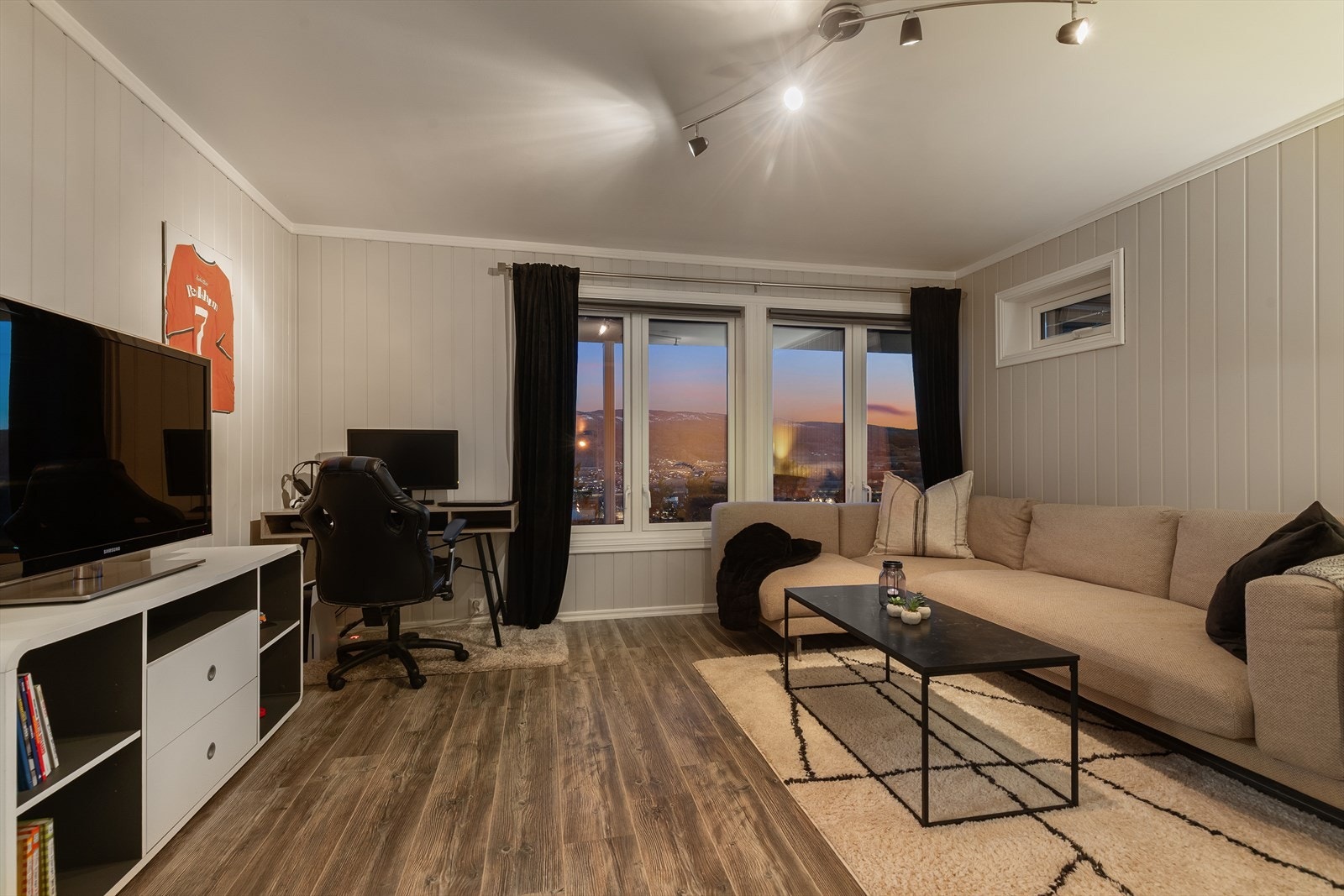 En ekstra stue perfekt for barna i huset Galleribilde