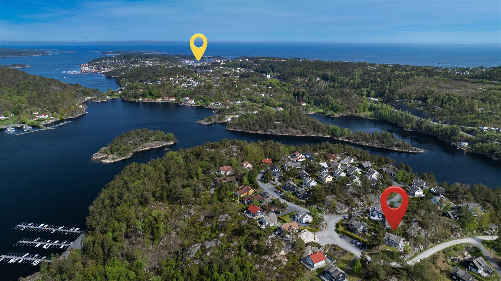 Hytten ligger ikke langt unna Risør sentrum (gul) Galleribilde
