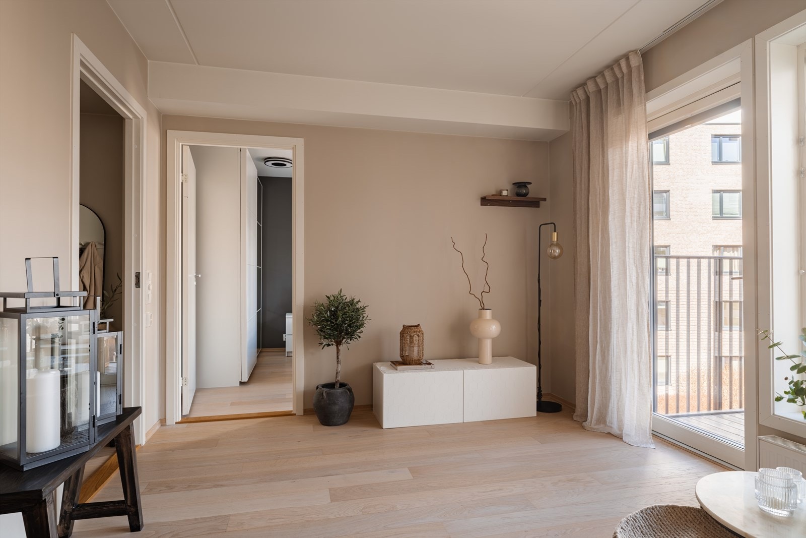 Leiligheten holder en moderne, tidløs standard og er følgelig enkel å innrede etter ønske og behov. Galleribilde
