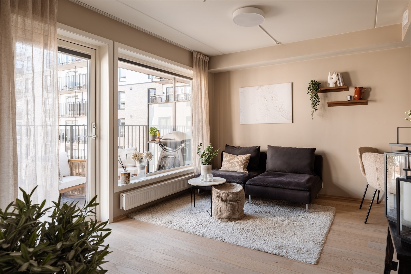 Dette er en arealeffektiv og nyere 2-roms eierleilighet fra 2019 med balkong og sentral beliggenhet på Ensjø. Galleribilde