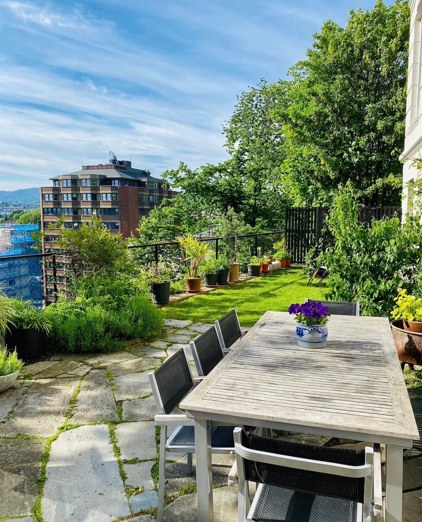 Selgers egne bilder av bakgården. Galleribilde