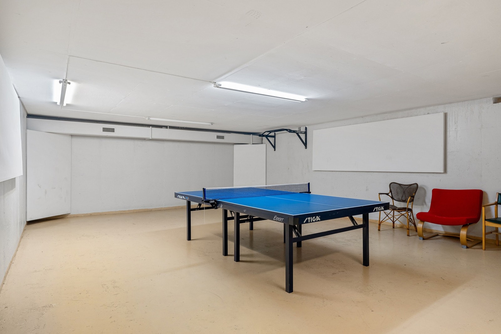 Borettslaget har også eget bordtenninsrom - til glede for både store og små! Galleribilde
