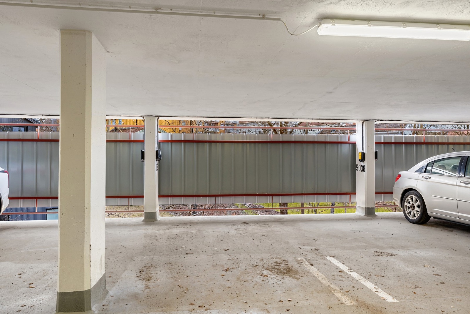 Det medfølger en garasjeplass i felles garasjeanlegg. Galleribilde