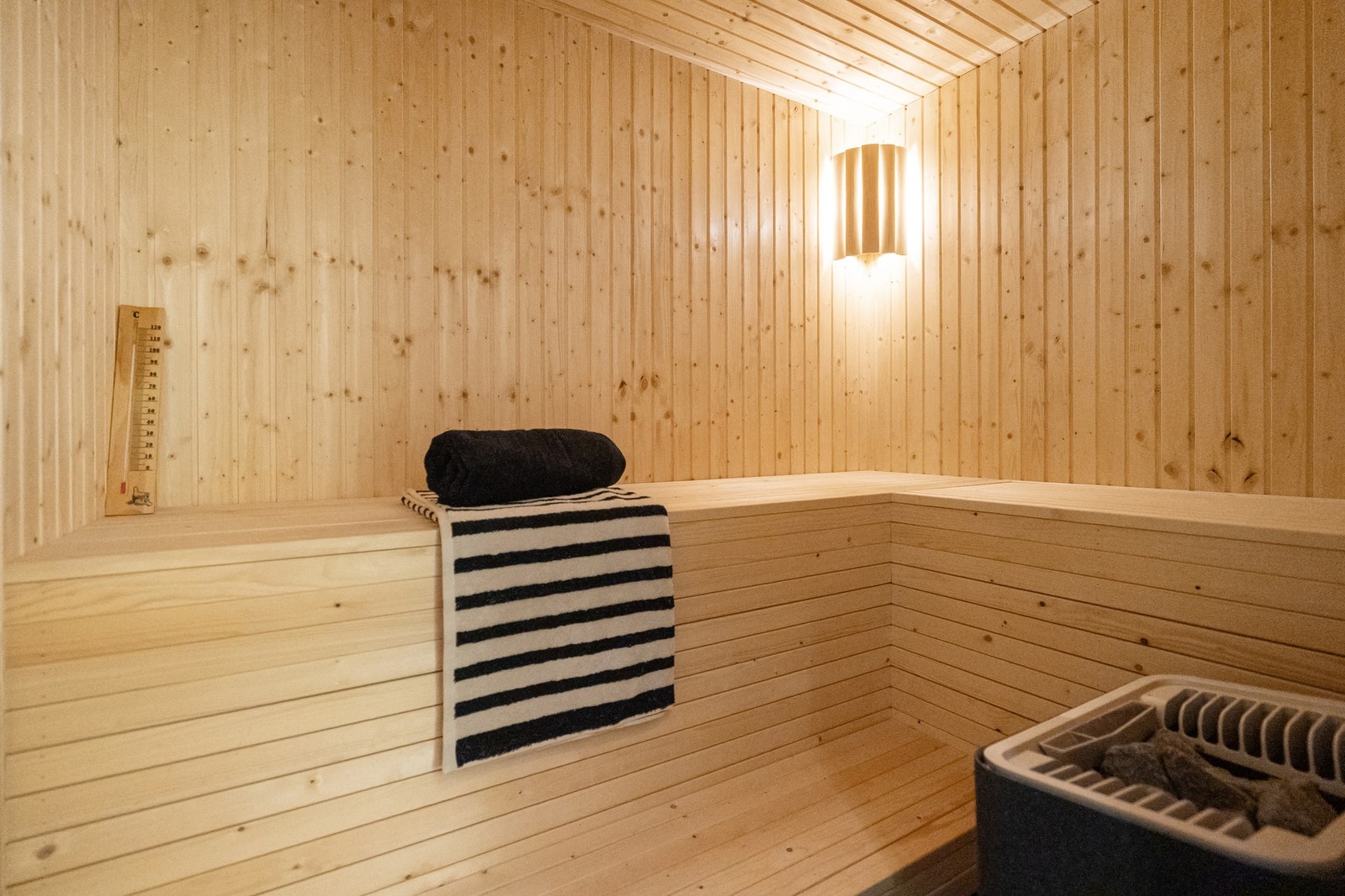 Badet i underetasjen har inngang til badstue. Galleribilde