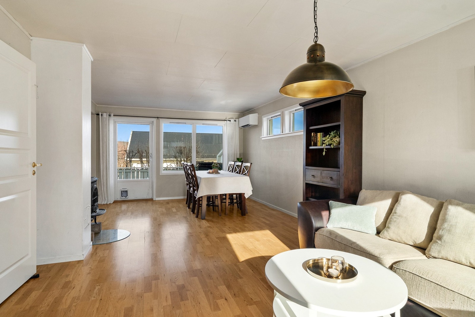 God plass til både sitte-og spisegruppe i naturlige soner. Galleribilde