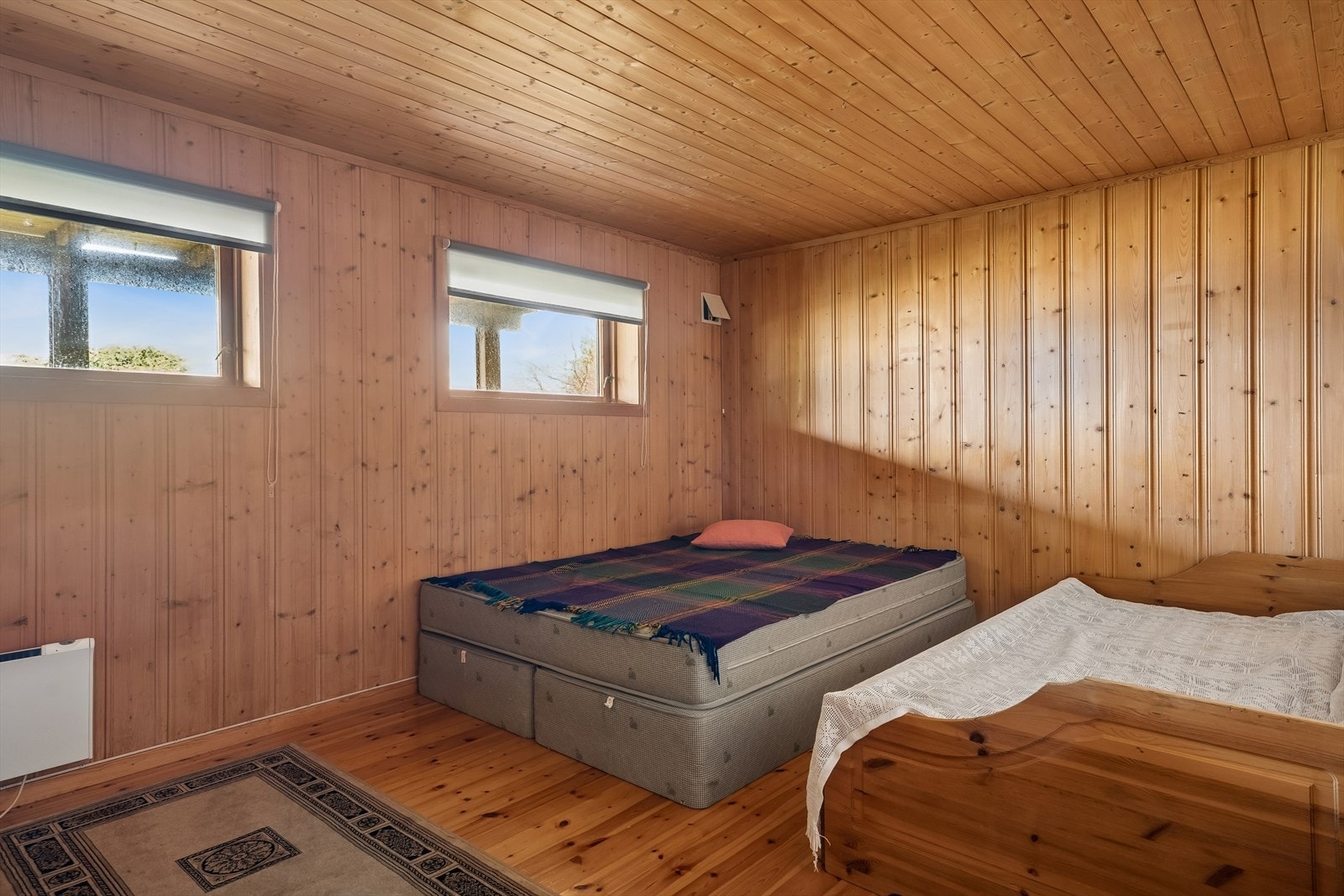 Innreidd rom i kjellaren med panelte vegger og tregolv. Rommet er ikkje godkjent for varig opphald. Galleribilde