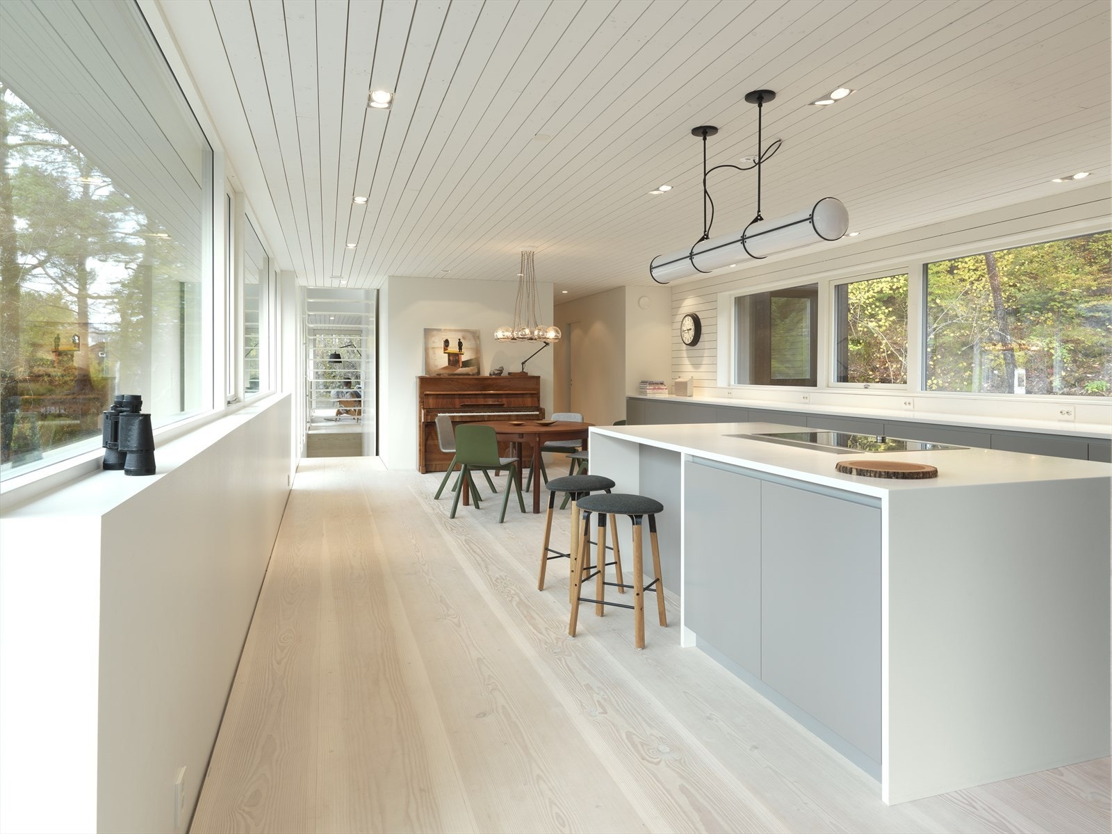- Kvänum kjøkkeninnredning, helstøpt corian benkeplate og hvitevarer fra Gaggenau - Galleribilde