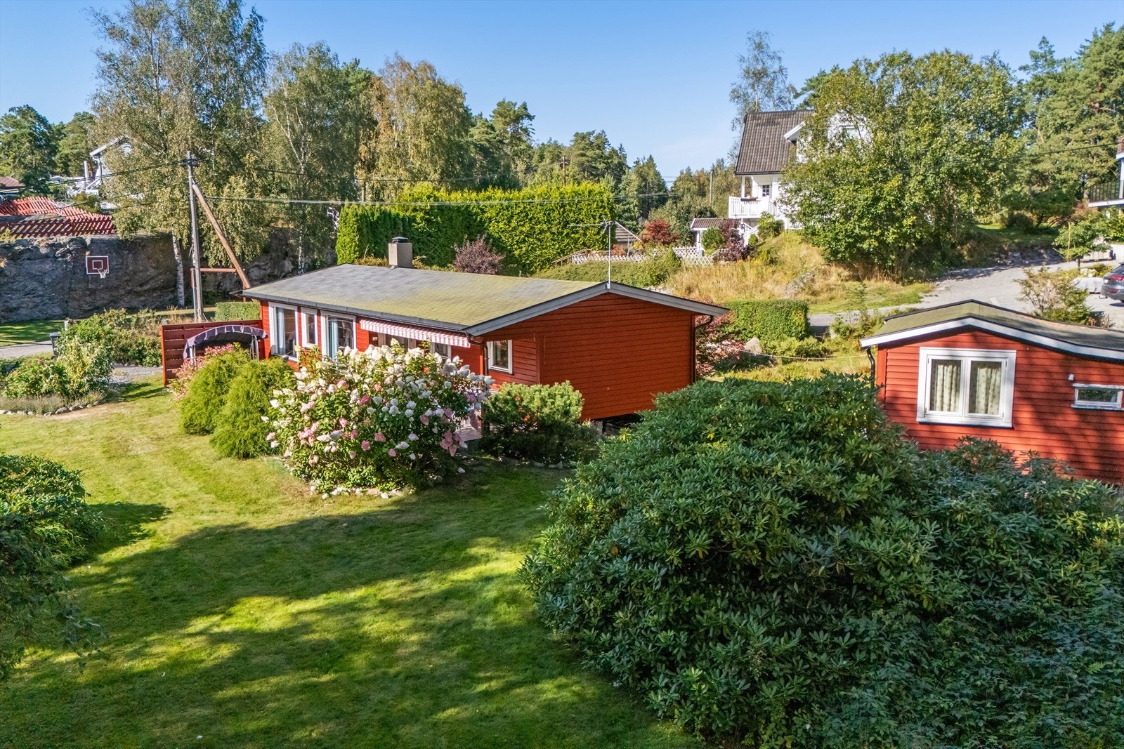 Medgårdskogen 28 - en innholdsrik hytte med tre soverom, anneks, flotte uteplasser og kort vei til strandlivet! Galleribilde