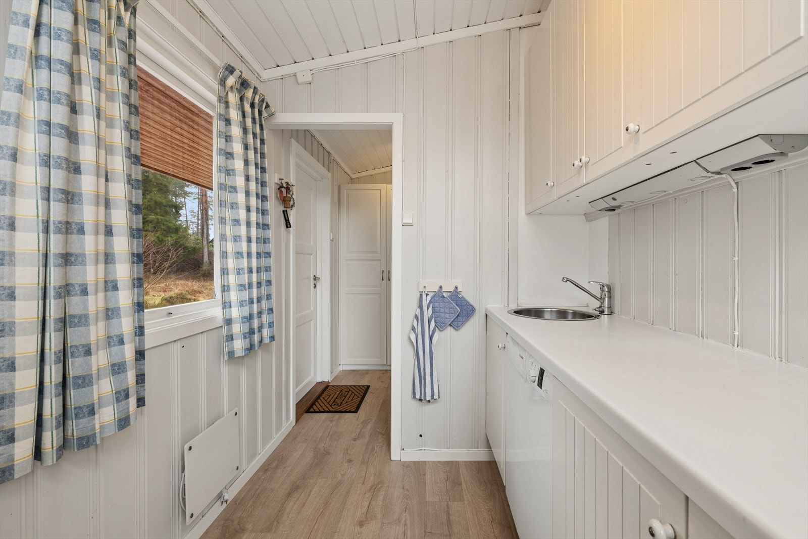 Vinduene slipper inn mye naturlig lys og gir en luftig følelse. Galleribilde
