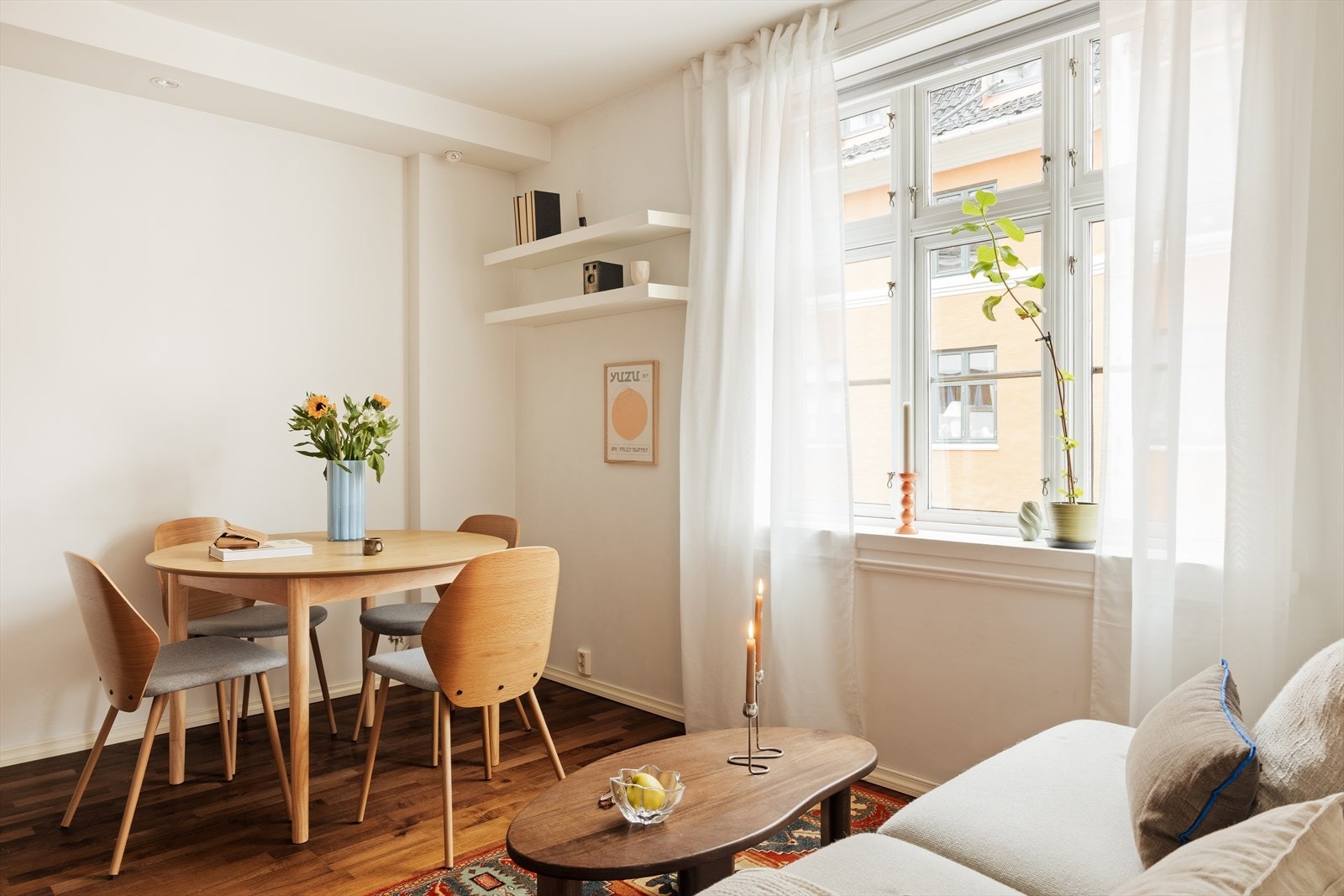 En rolig og tilbaketrukket beliggenhet i et hyggelig sameie Galleribilde