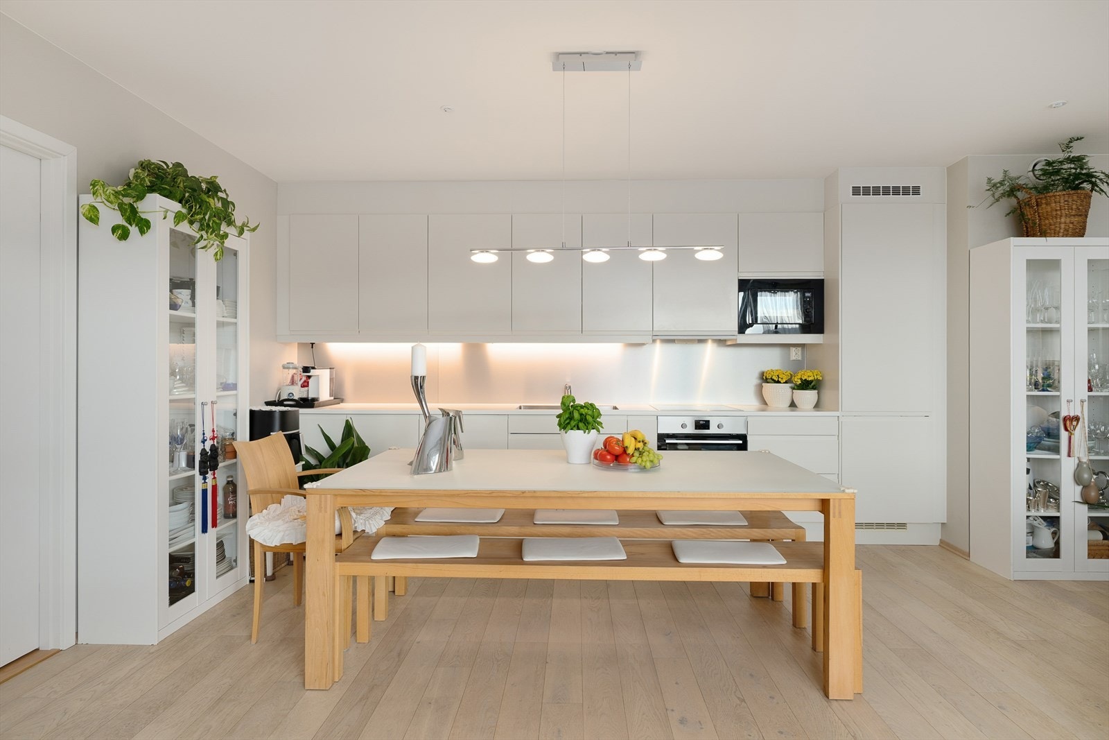 God arbeidsflate på en slitesterk laminatbenkeplate. Galleribilde