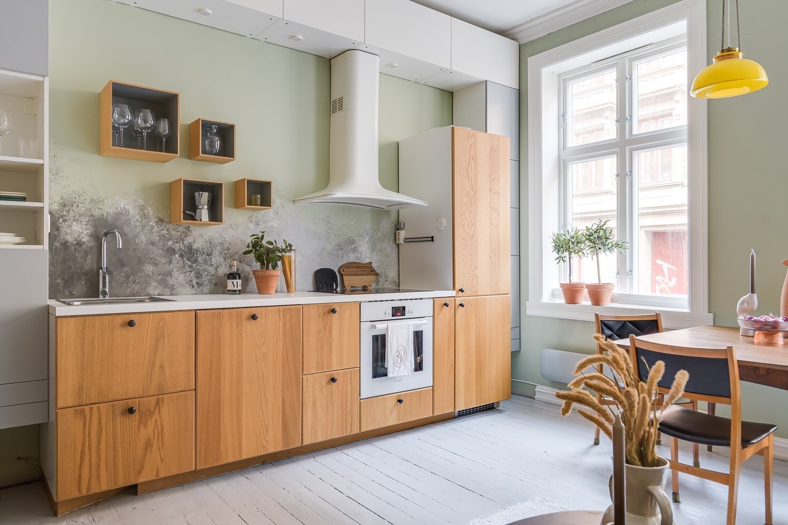 Velkommen til denne klassiske 2-roms andelsleiligheten på Tøyen - Presentert av: Jonas Andersen og Marthe Grønnslett v/ Nordvik Bjørvika Foto: Kenneth Willassen Galleribilde