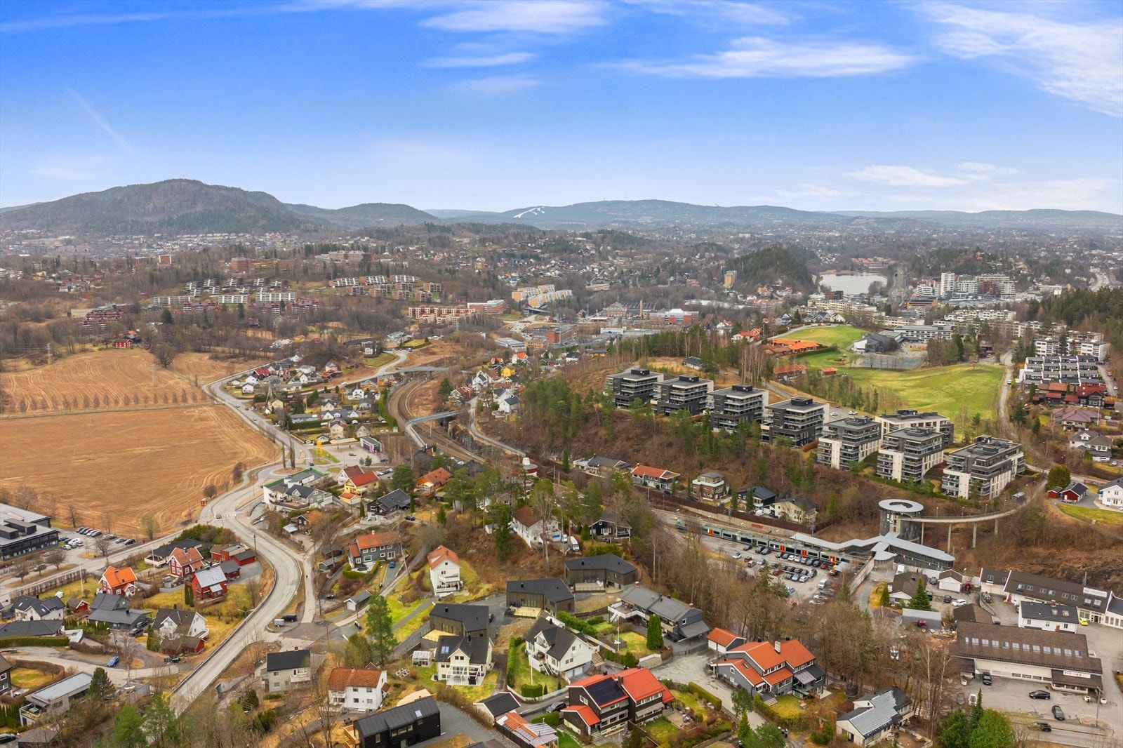 Hiltonkroken ligger en kort kjøretur fra Sandvika Sentrum med alt av shopping, kultur, spisesteder og servicetilbud. Galleribilde