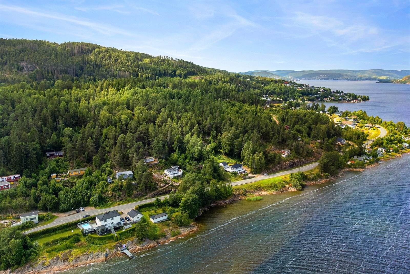 Kort vei til Jordfallbukta båtplass med muligheter for å søke båtplass for større båt. Galleribilde