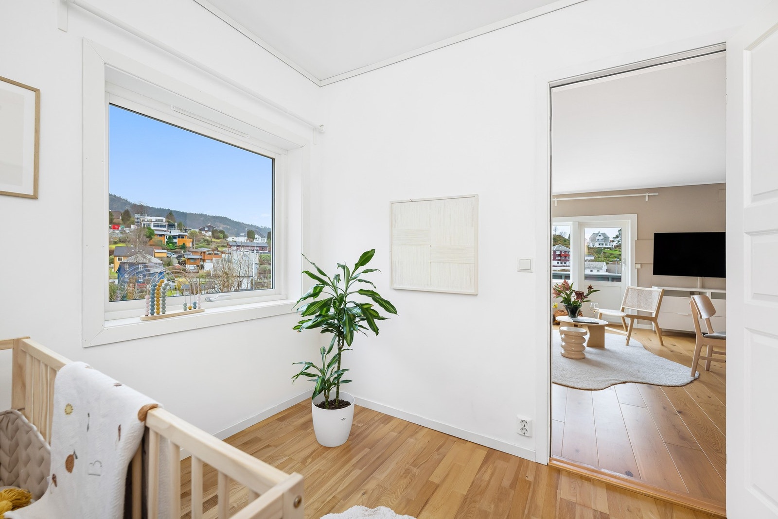 Dette gjør seg ypperlig som barnerom, gjesterom, kontor, garderobe, eller kan leies ut til en venn. Galleribilde
