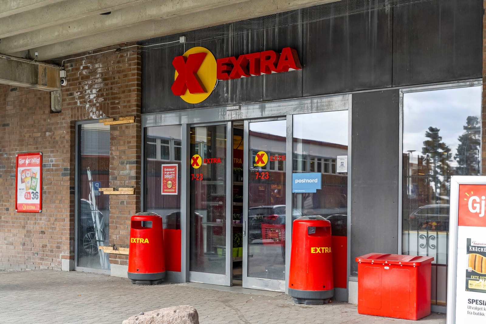 Rett under leiligheten ligger en dagligvarebutikk, som bidrar til en effektiv hverdag Galleribilde