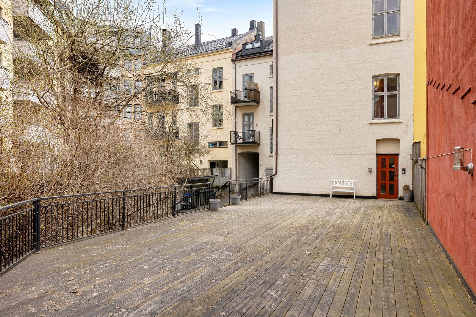 Terrassen har gode solforhold og ble rehabilitert i 2020. Galleribilde