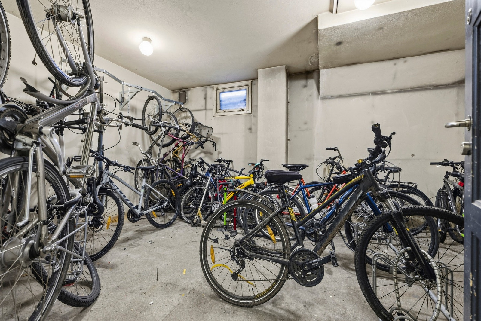 Det er felles sykkelrom for beboerne Galleribilde