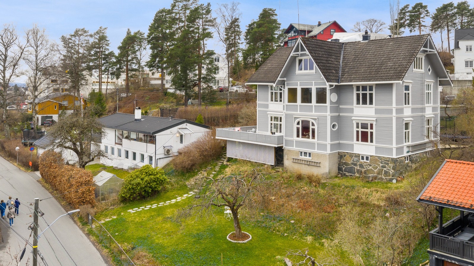 "Villa Vildblomsten" - et blikkfang av et hus, og en sjelden mulighet. Galleribilde
