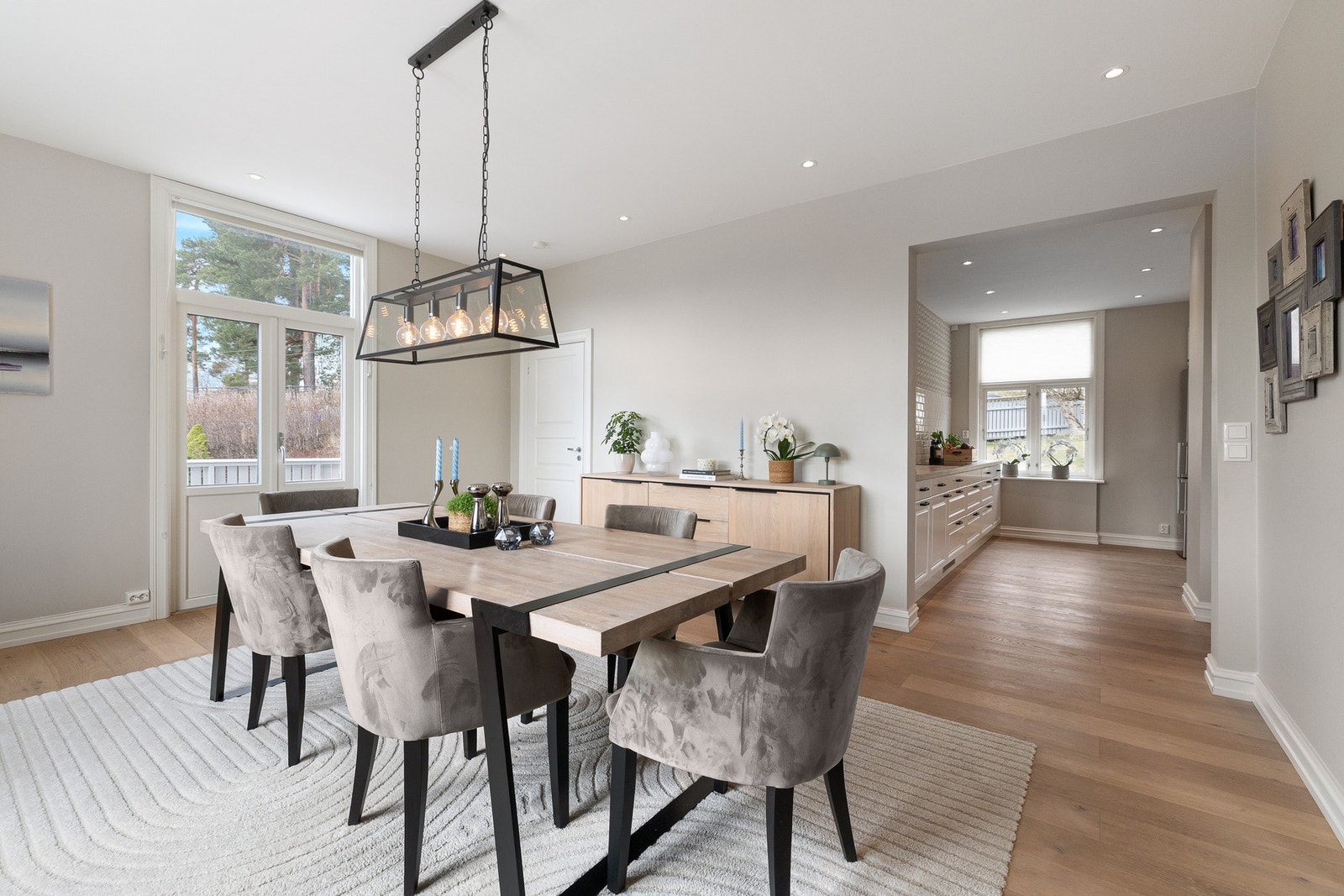 Flott 1-stavs parkett i gulvet. Galleribilde
