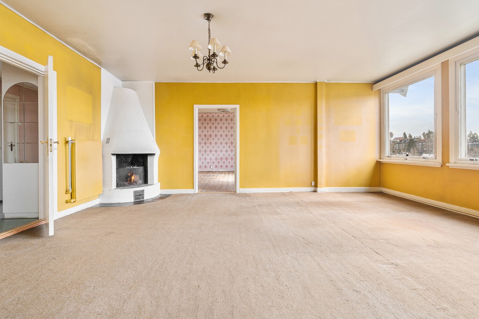 Tilbake i stuen tar man seg inn til et meget romslig master bedroom. Galleribilde