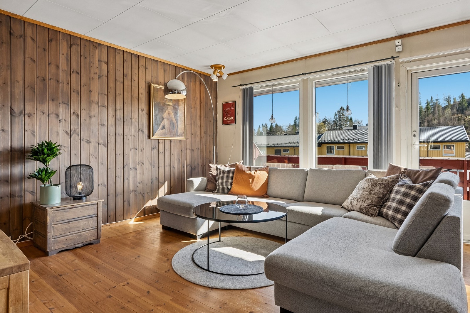 Hovedplanet består av stue, kjøkken og soverom. Galleribilde