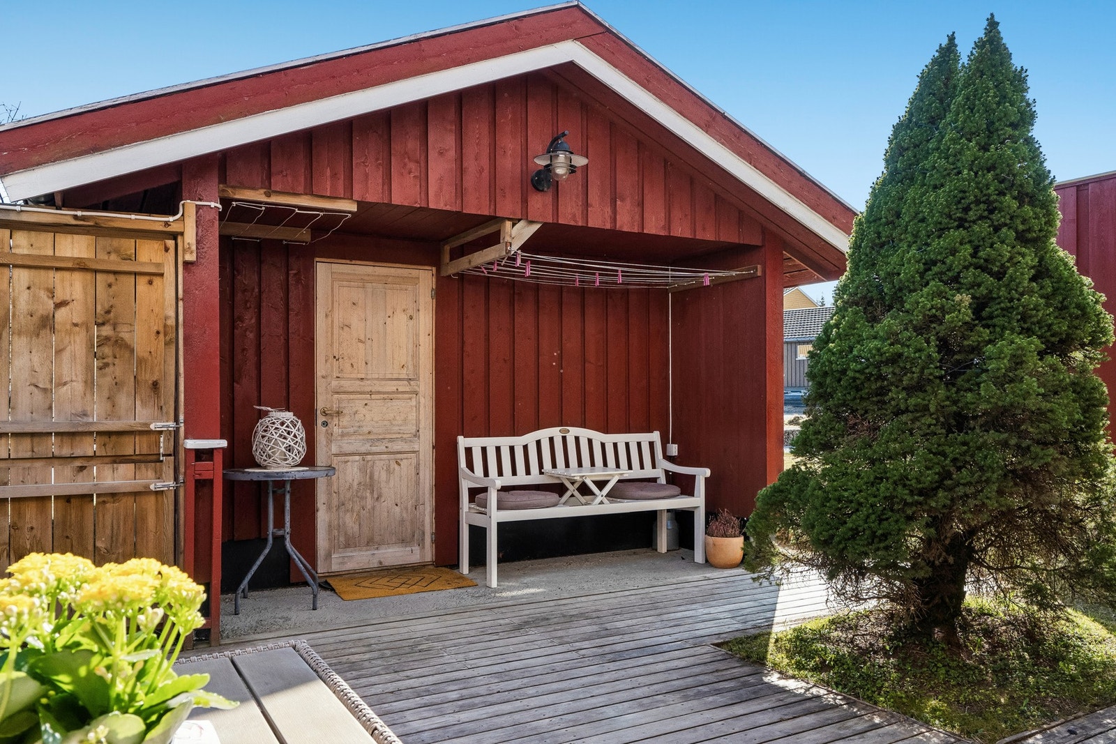 Terrasse med direkte adkomst til garasje. Galleribilde