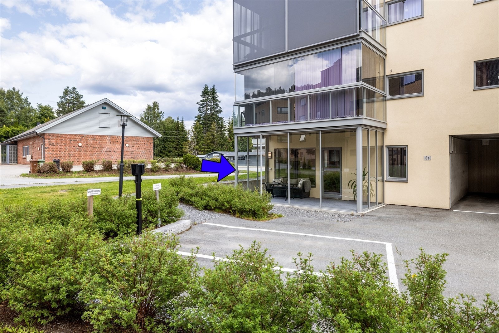 Leiligheten ligger i etablert boområde med kort avstand til Hønefoss sentrum Galleribilde