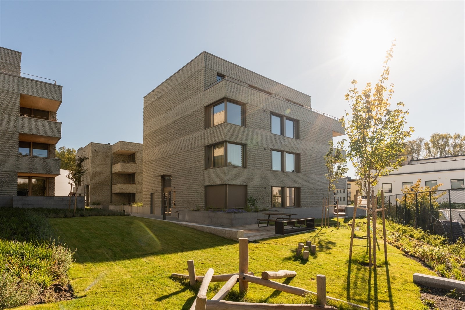 Attraktivt felles uteområde for rekreasjon til glede for alle beboere. Galleribilde