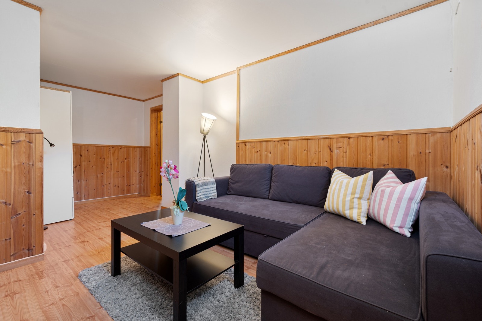 Hyggelig kjellerstue som er et perfekt oppholdsrom for store og små. Galleribilde