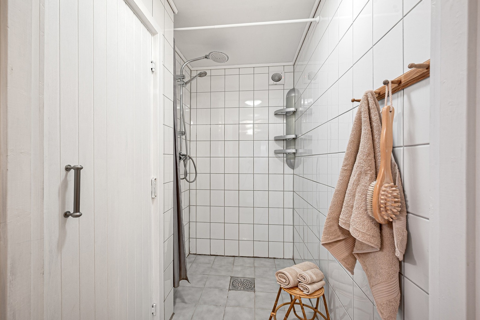 Eget dusjrom nede i kjeller. Det er også gjort klart til badstue i tilknytning til dusjrommet. Galleribilde