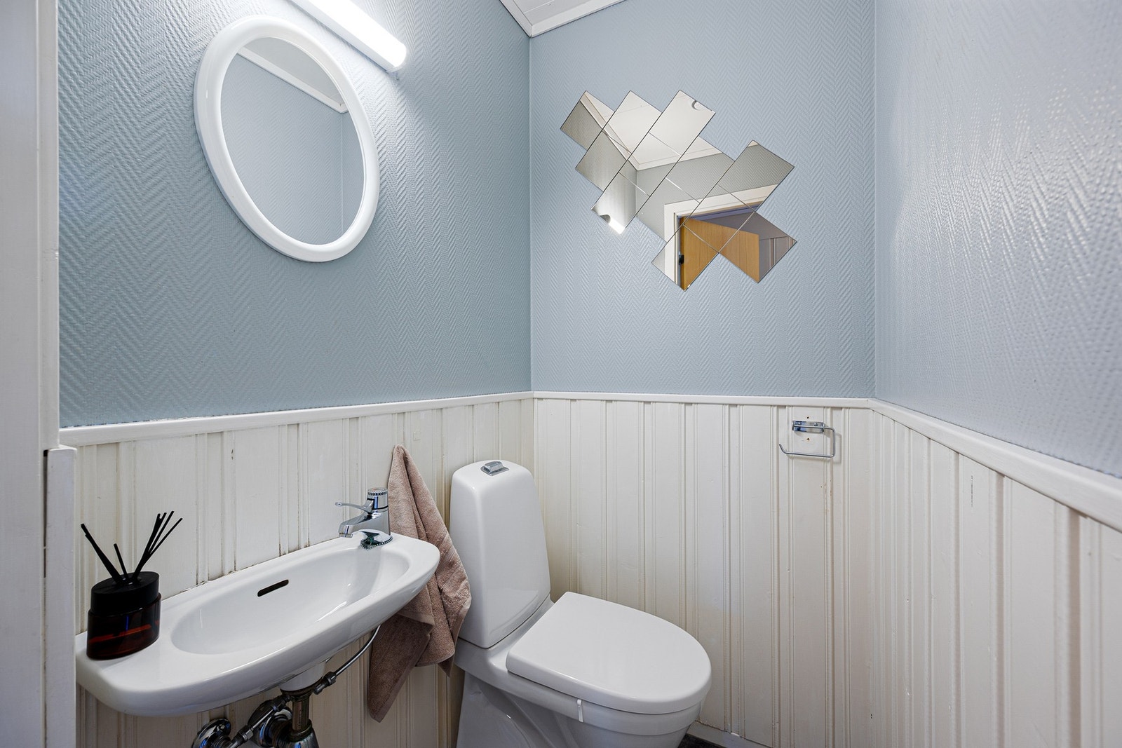 Eget WC nede i 1.etasje. Galleribilde