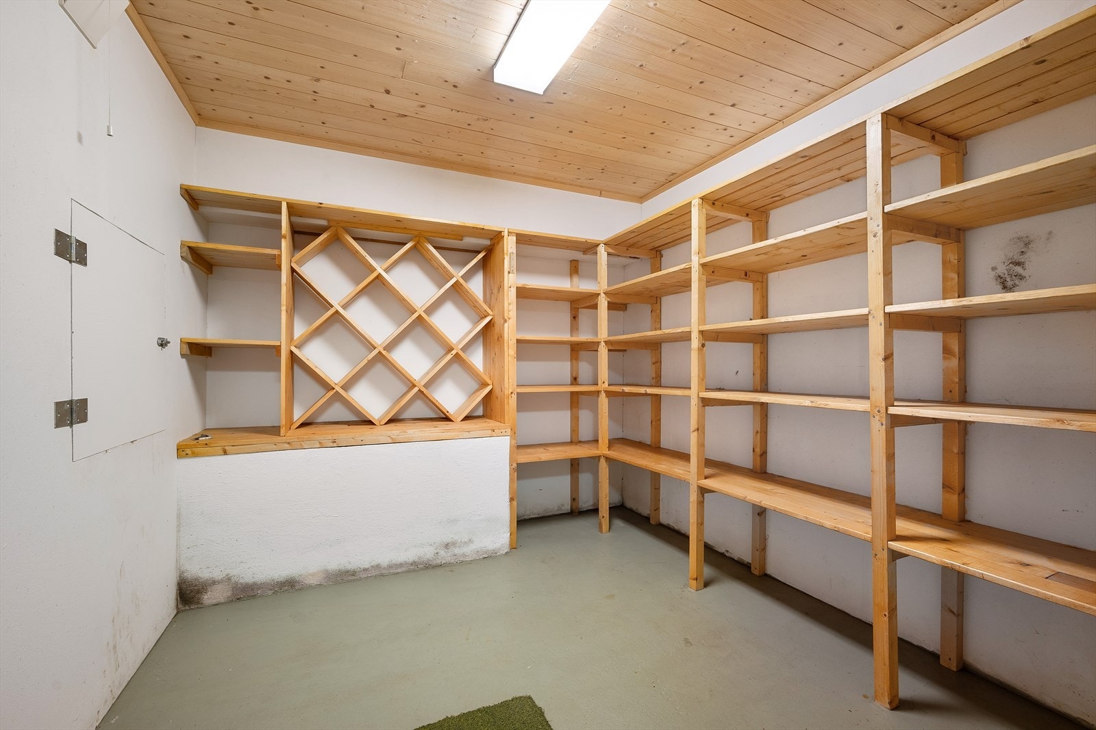 Bod/lagringsrom i underetasjen Galleribilde