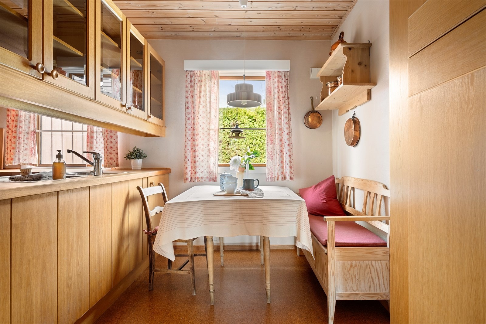 Kjøkken med spiseplass Galleribilde