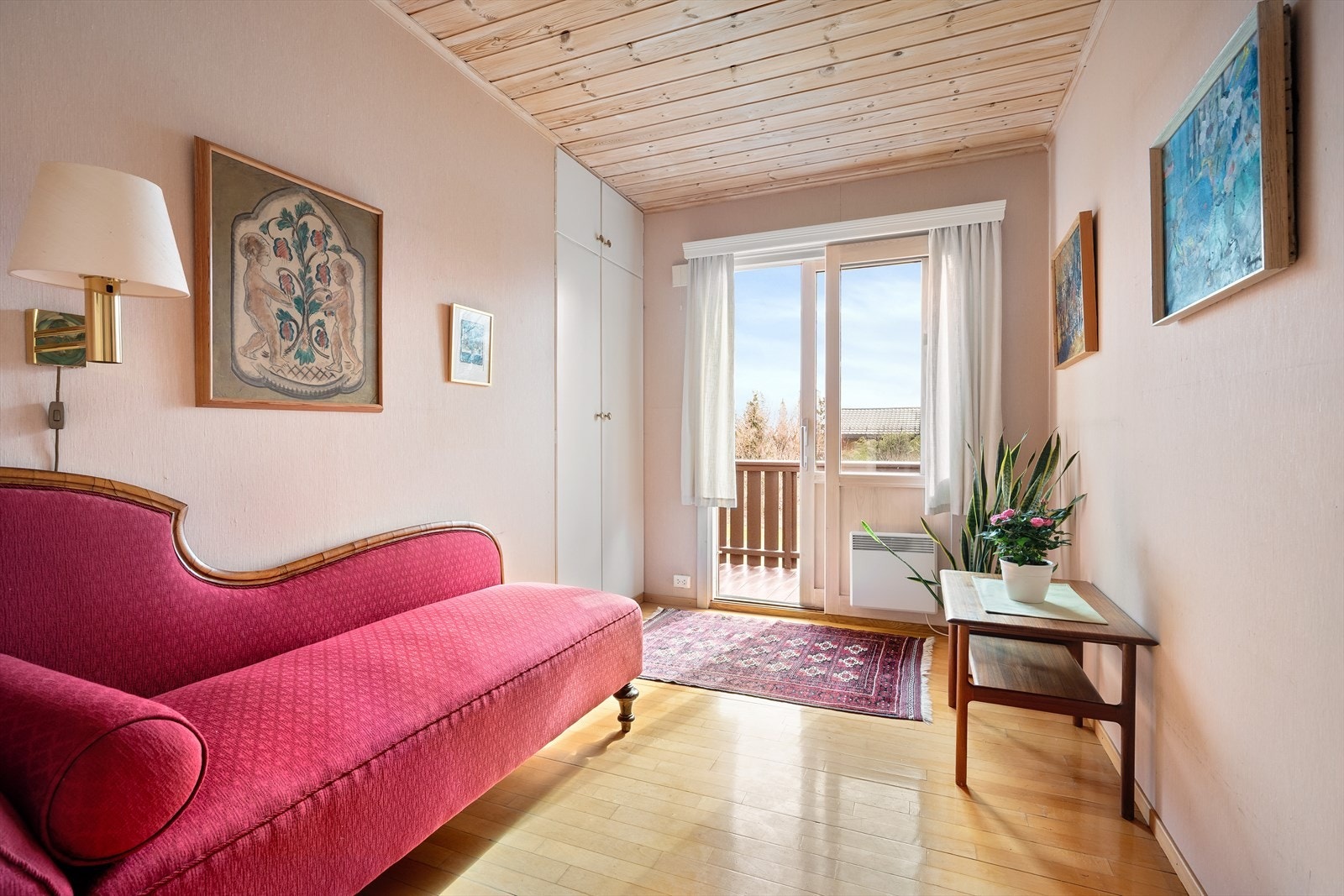 Soverom/kontor i første etasje med utgang til balkong Galleribilde