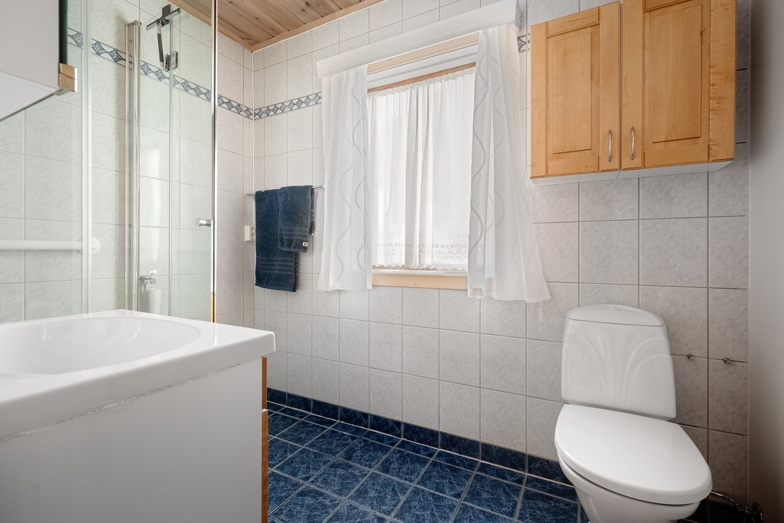 Bad i første etasje Galleribilde