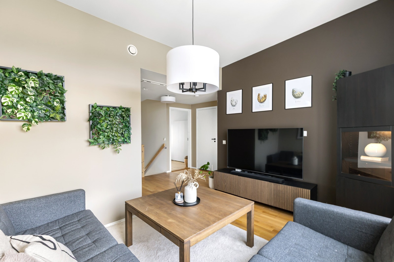 Loftstuen i andre etasje har god takhøyde og gir ekstra spillerom for familien. Galleribilde