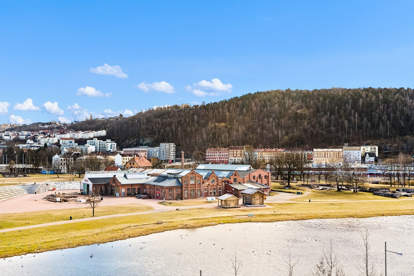 Flott utsikt mot Middelalderparken og Ekeberg. Galleribilde