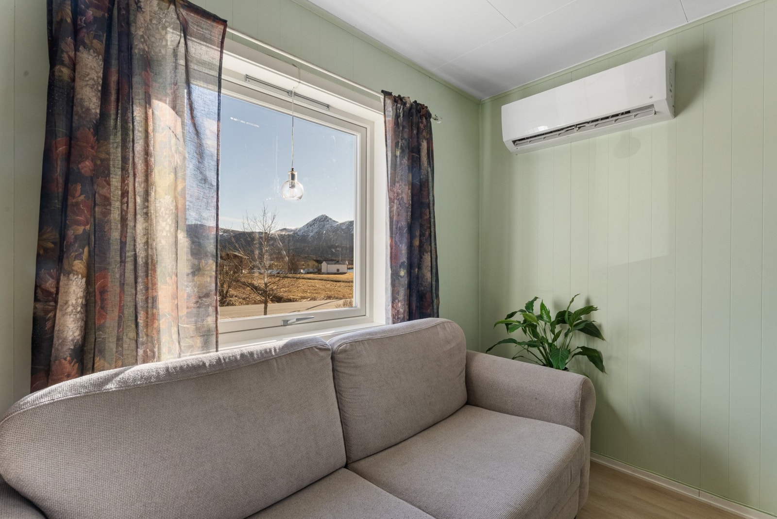 Om ikke det var nok et det varmepummpe for å sørge for et behagelig inne klima. Galleribilde