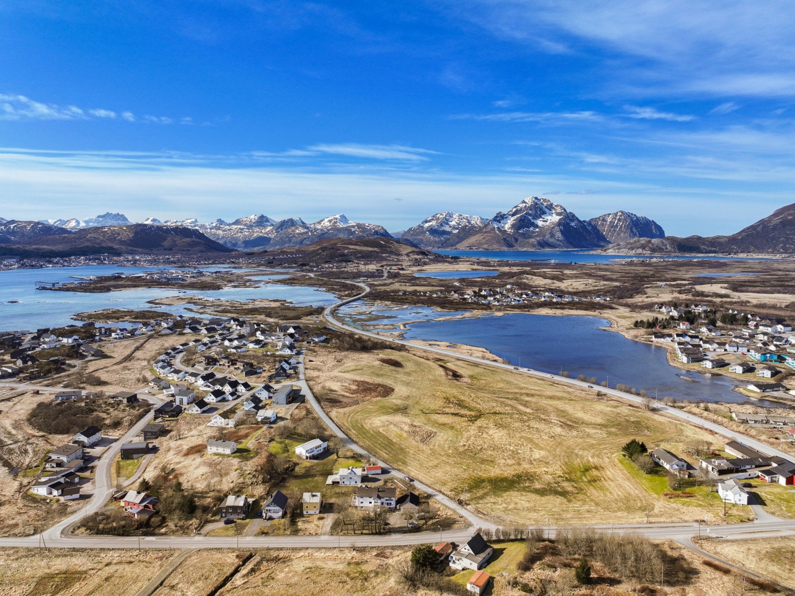 Flere barnehager, som Sjøkanten og Marihøna, ligger også innenfor en kort gåtur, noe som forenkler logistikken i en travel hverdag. Galleribilde