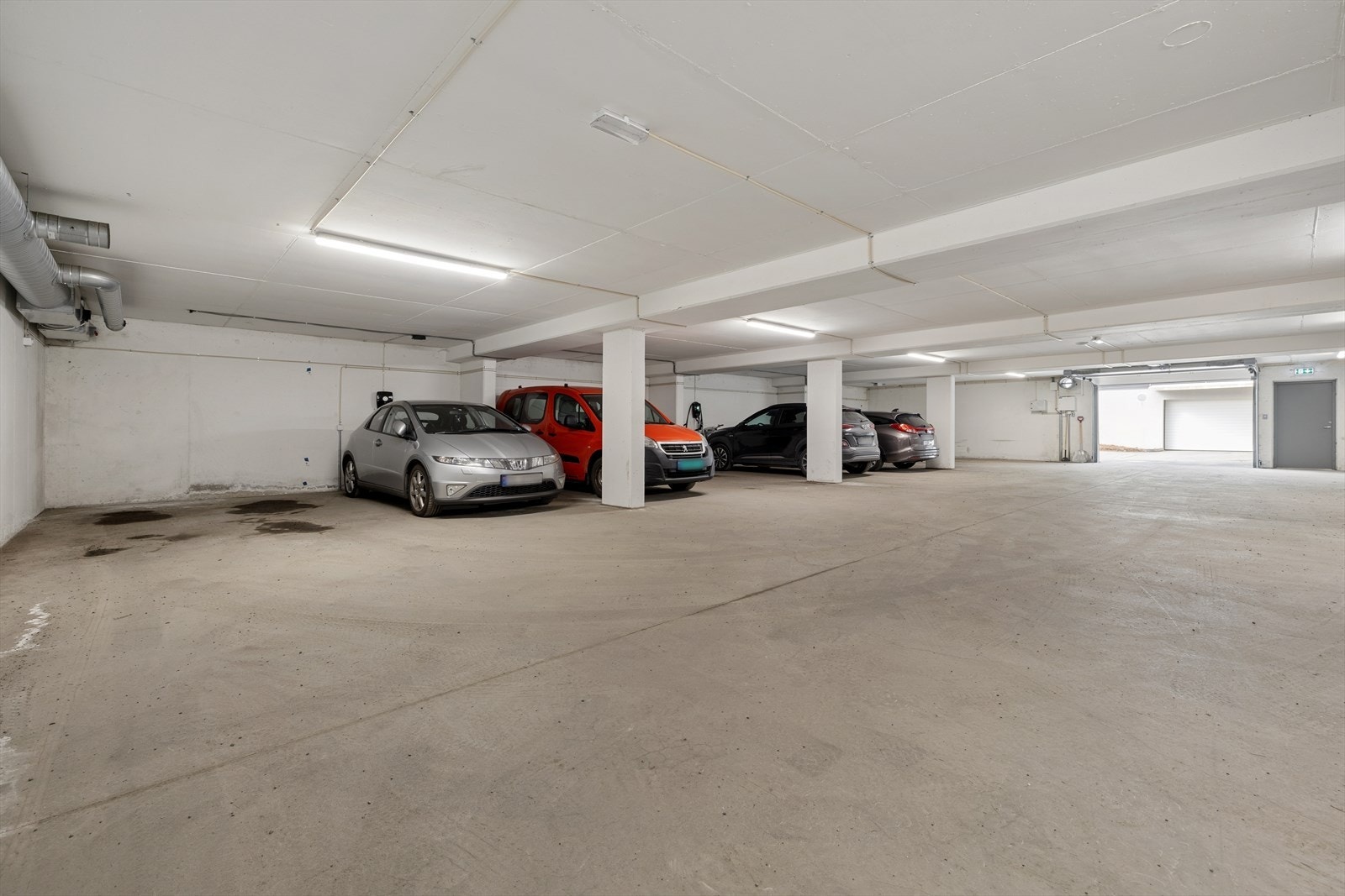 Garasjeplass medfølger leiligheten. Galleribilde