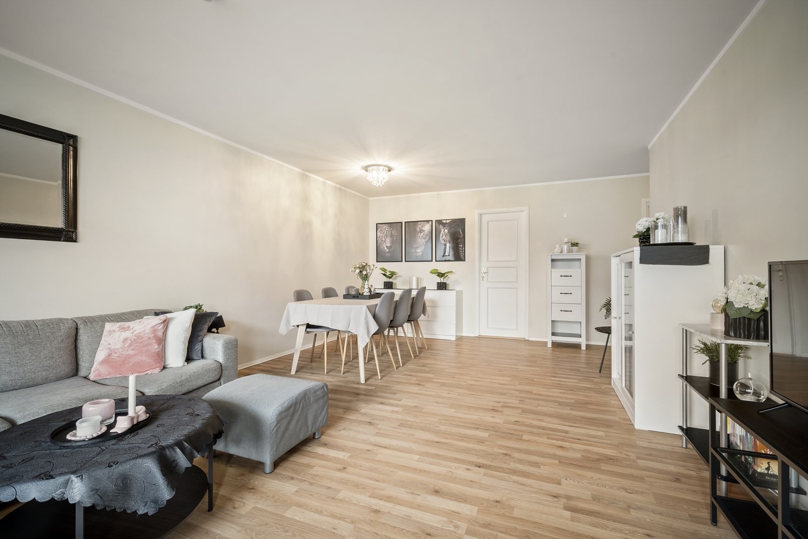 Overflatene holder lyse og behagelige toner. Galleribilde