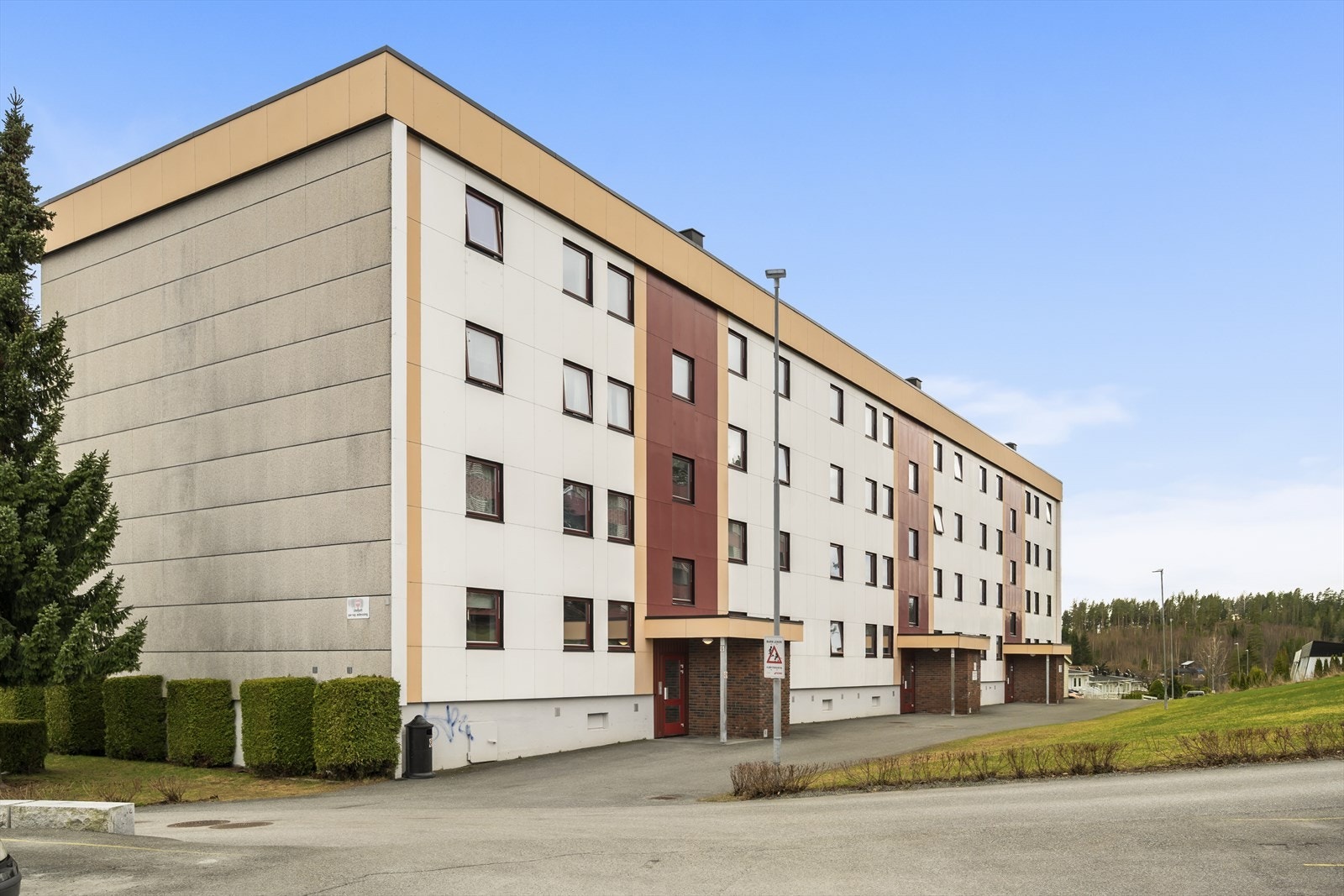 Hovjordet er er et rolig og barnevennlig boligområde i Krokstadelva! Galleribilde