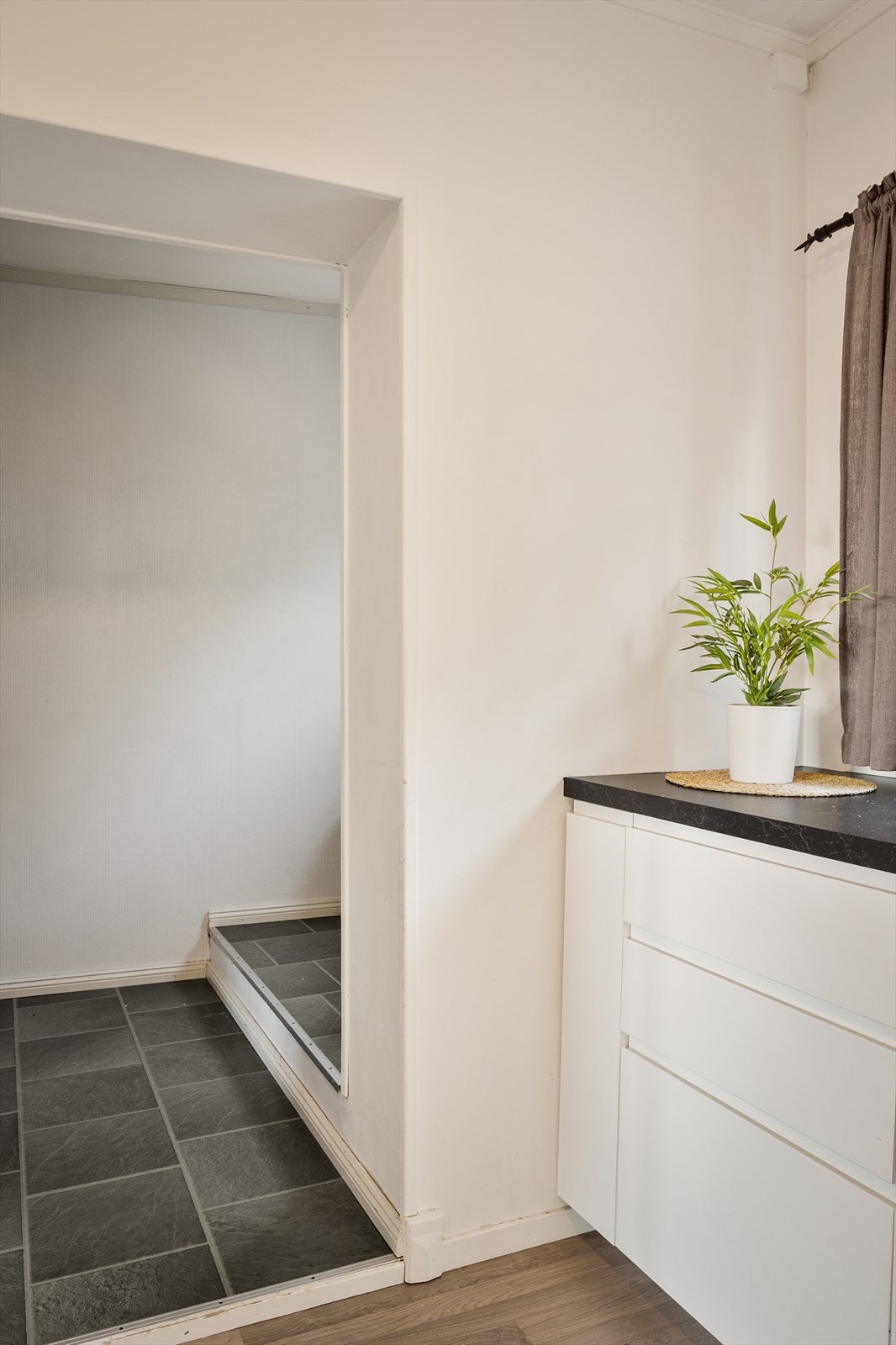 Benkeplate med laminert overflate Galleribilde