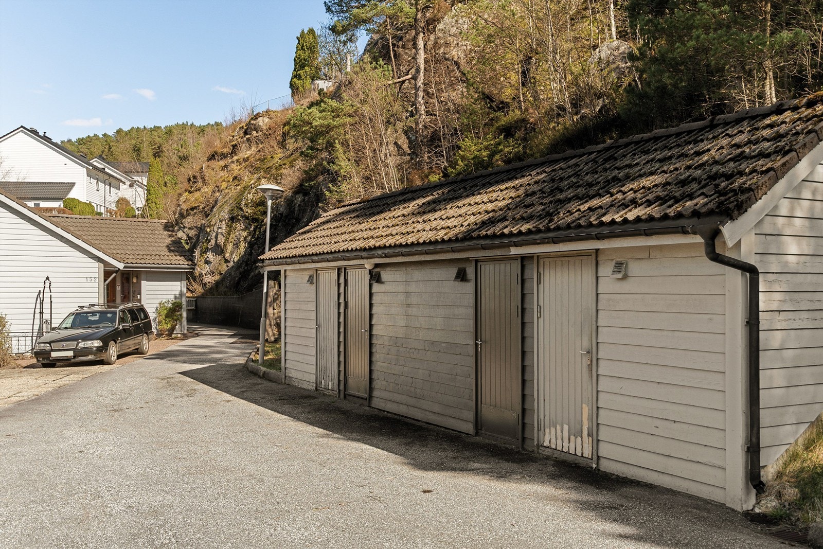 - Det hører til en utvendig bod og garasjeplass - Galleribilde