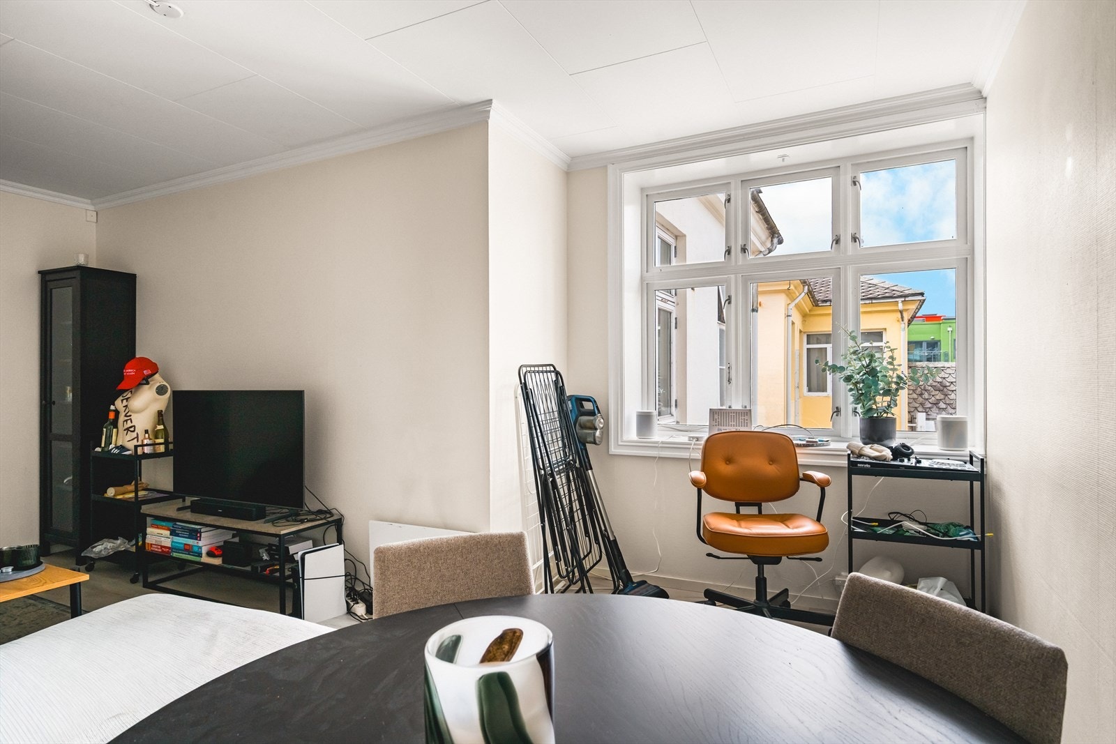 Leiligheten er per i dag utleid for kr 30.000,- og bildene er tatt i nåværende bruk Galleribilde