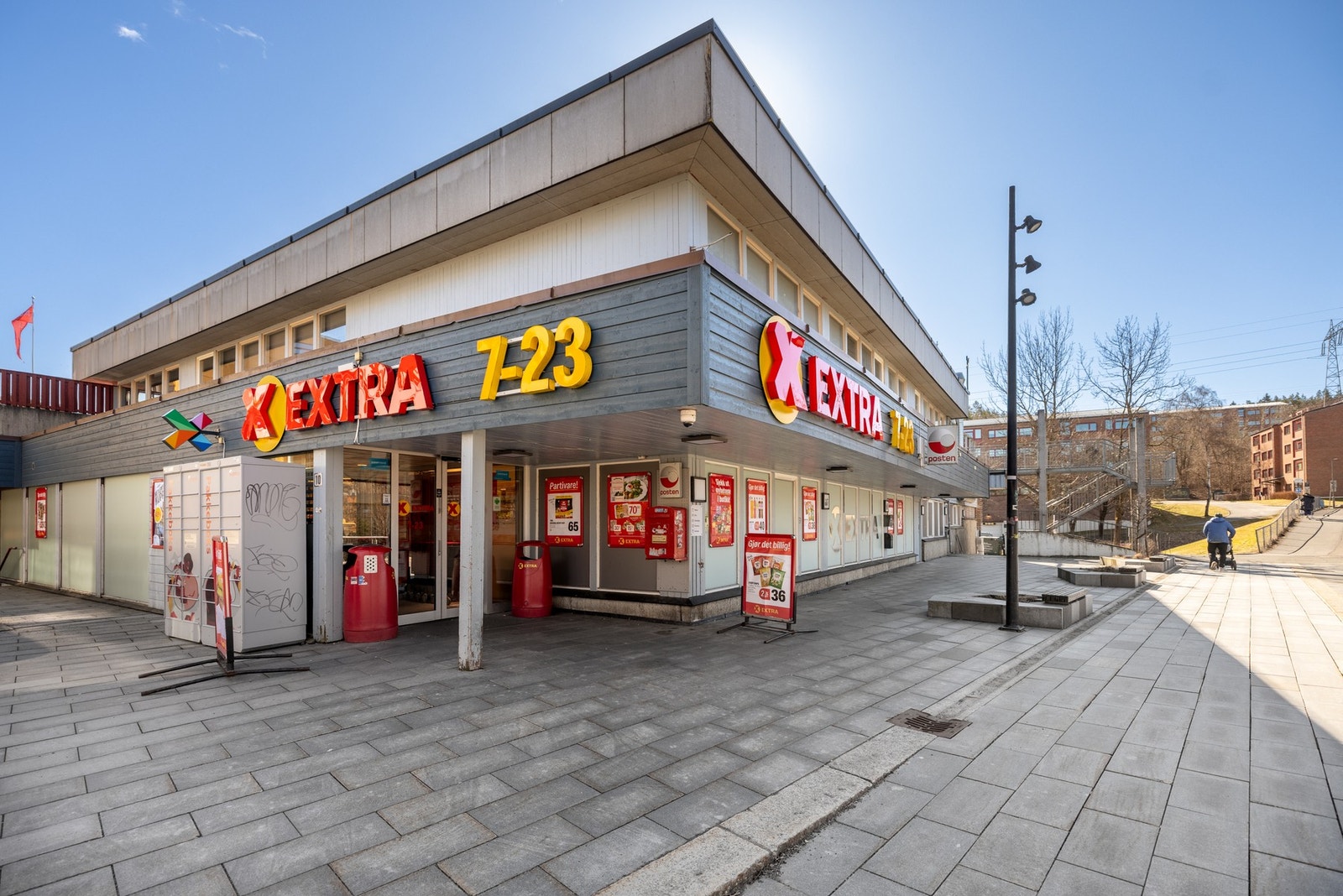Dagligvarehandelen kan gjøres i flere nærliggende butikker, og den nærmeste er Coop Extra som ligger like i nærheten av leiligheten Galleribilde