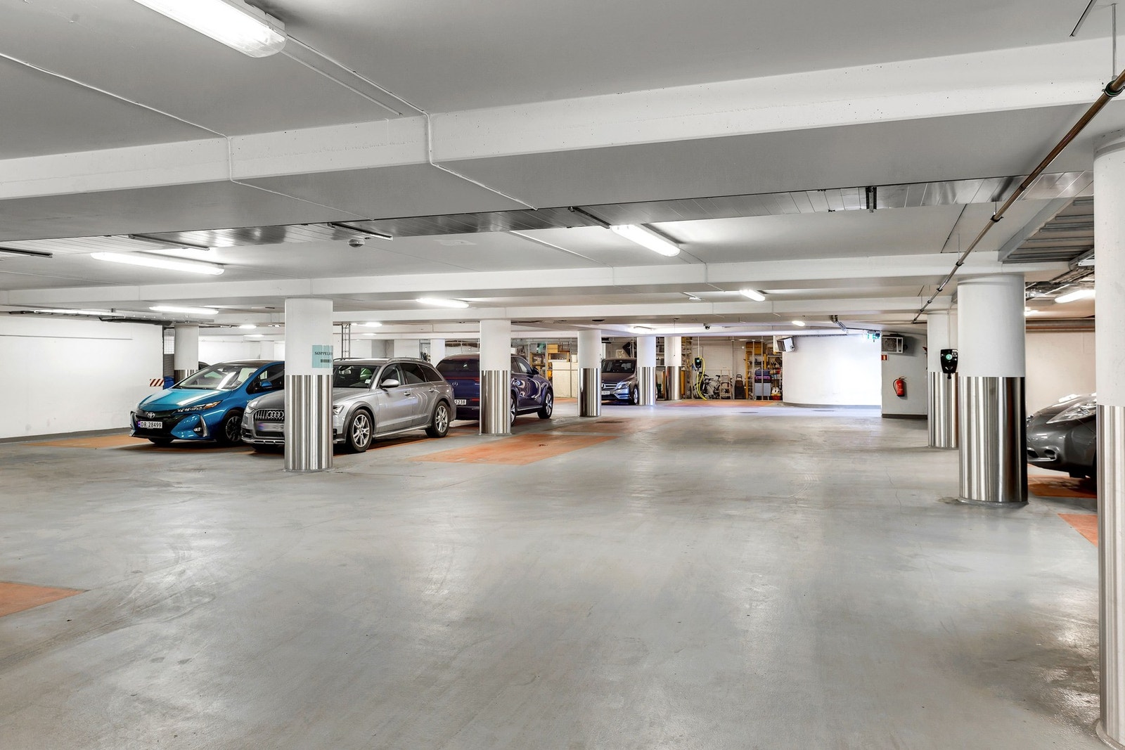 Garasjekjeller for borettslaget. Parkering etter venteliste Galleribilde