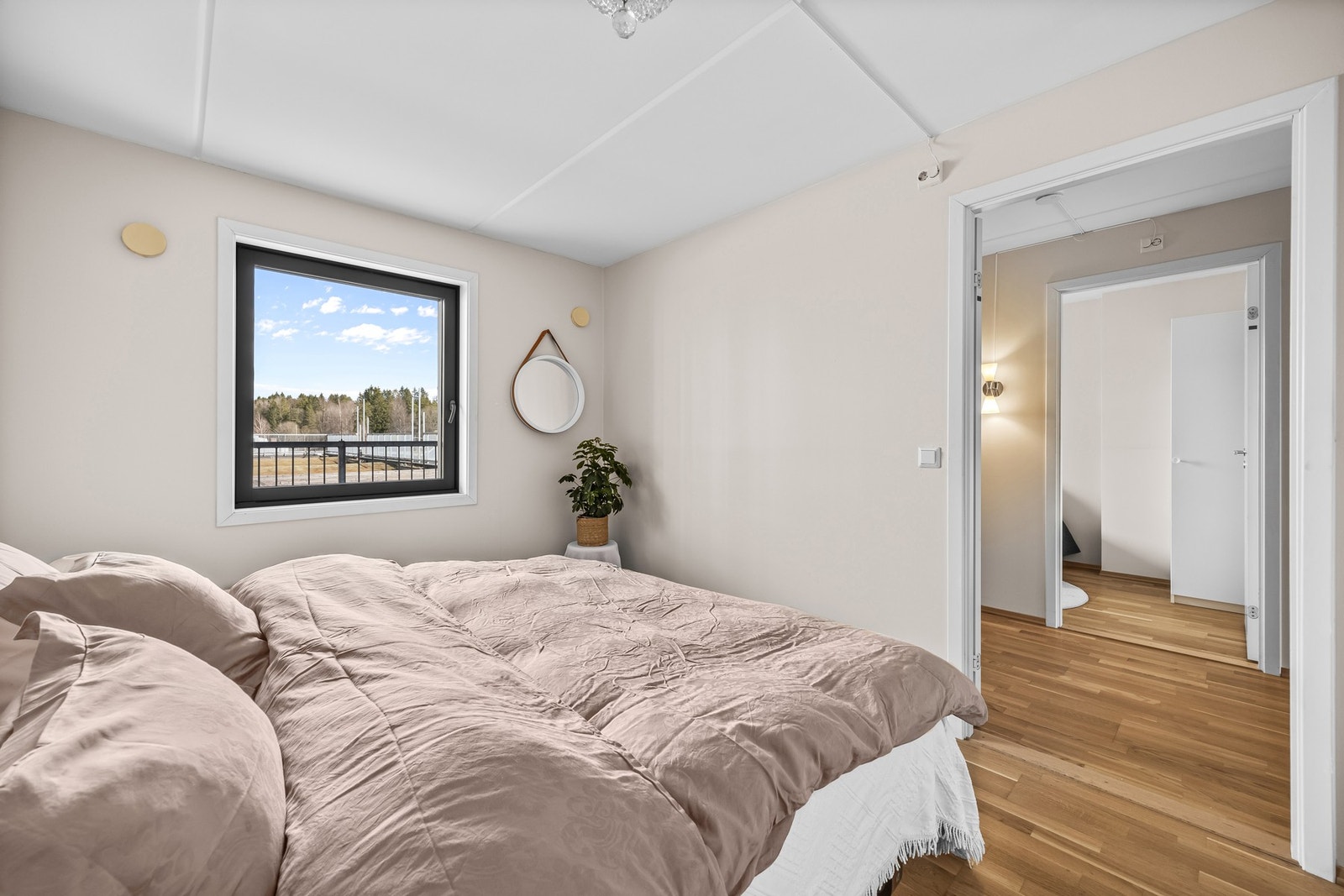 Rommet ligger i tilknytning til entréen og med kort avstand til baderommet Galleribilde